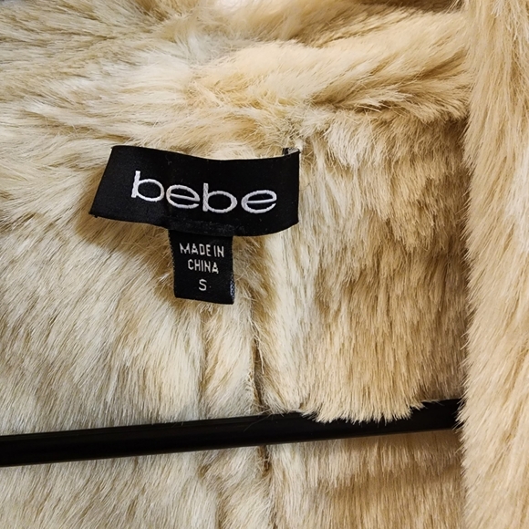 Bebe Women’s Reversible Faux Fur / Faux Suede Vest Hanky Hem Open Front Small - Picture 8 of 8